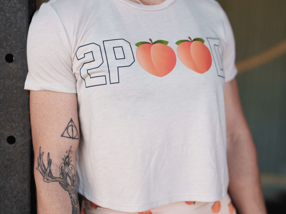 Peaches 2POOD logo Crop Top - 2POOD