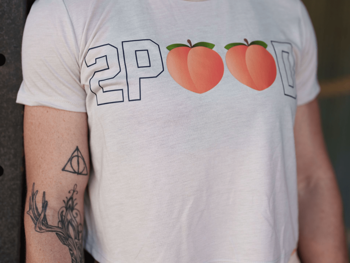 Peaches 2POOD logo Crop Top - 2POOD